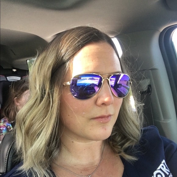 Meet your Posher, Amanda - Picture 1 of 1